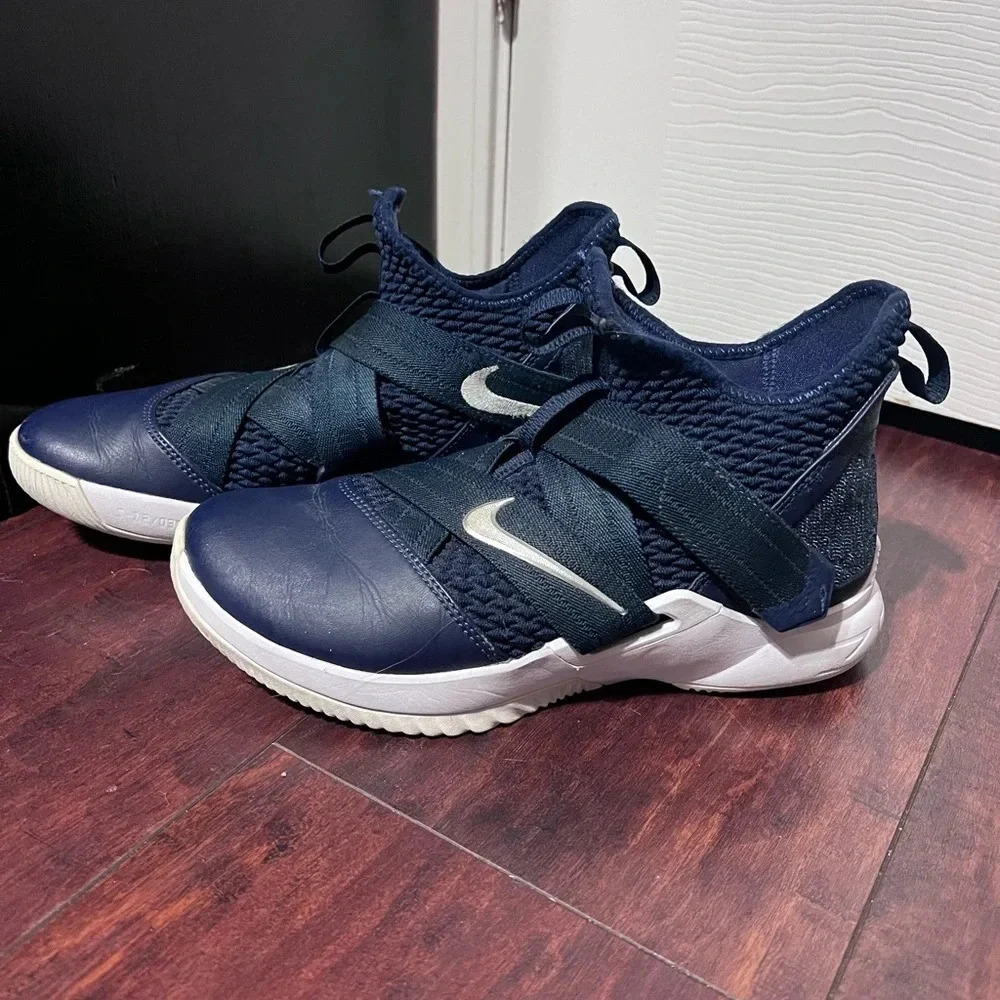 Nike Mens Lebron Soldier 12 TB Navy Silver White Sz 6 / Euro 38.5 AT3872-406 EUC